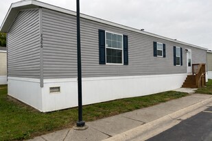 2366 Harbor Dr in Fenton, MI - Building Photo