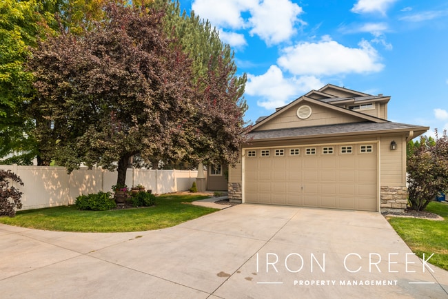 9954 W Sleepy Hollow Ln in Garden City, ID - Building Photo - Building Photo