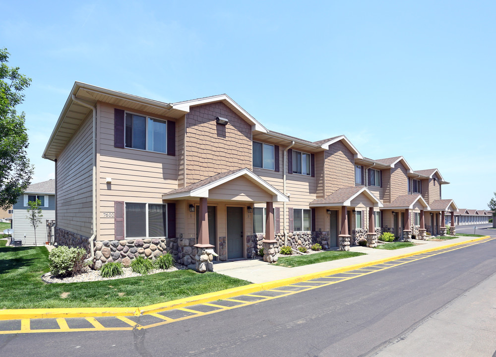 Boulder Creek Townhomes in Sioux Falls, SD - Building Photo