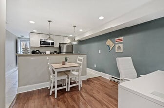 441 12th St NE, Unit A in Washington, DC - Foto de edificio - Building Photo