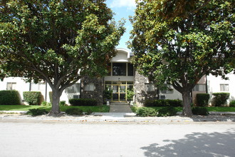 Florentine Villa Apartments in San Jose, CA - Foto de edificio - Building Photo