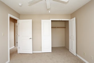Sun Valley Townhomes in Anderson, IN - Building Photo - Interior Photo