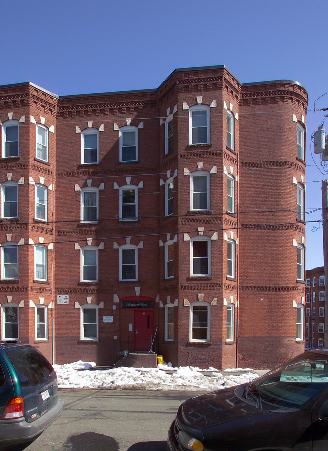 158 West St in Holyoke, MA - Foto de edificio - Building Photo