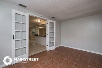 7226 Exemplar Dr in New Port Richey, FL - Foto de edificio - Building Photo