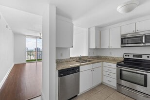 1250 S Miami Ave, Unit 1913 in Miami, FL - Building Photo