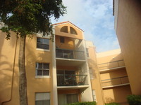 6276 186th NW St, Unit 307 in Hialeah, FL - Foto de edificio - Building Photo