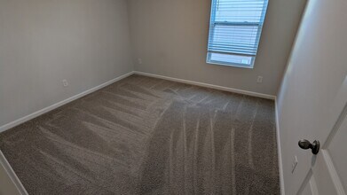 437 Coconut Dr in Bloomingdale, GA - Building Photo - Building Photo