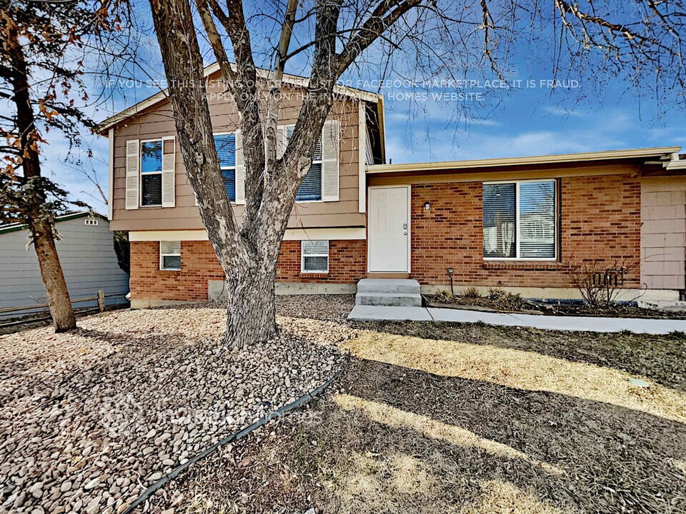16533 E Wyoming Dr in Aurora, CO - Building Photo