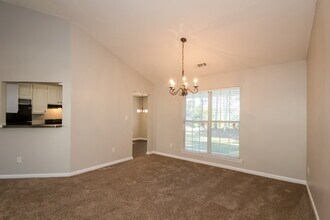 310 The Gables Dr in Mcdonough, GA - Building Photo - Building Photo