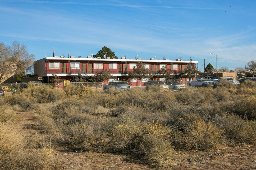 Oakley Apartments in Albuquerque, NM - Building Photo