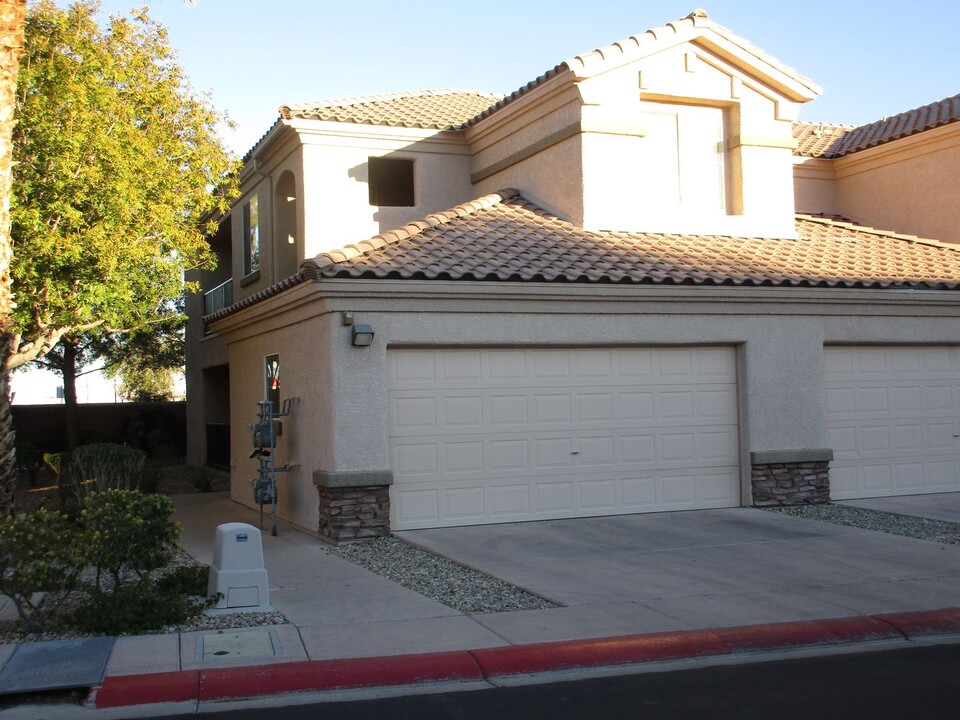 6660 Flaminian Ln in North Las Vegas, NV - Building Photo