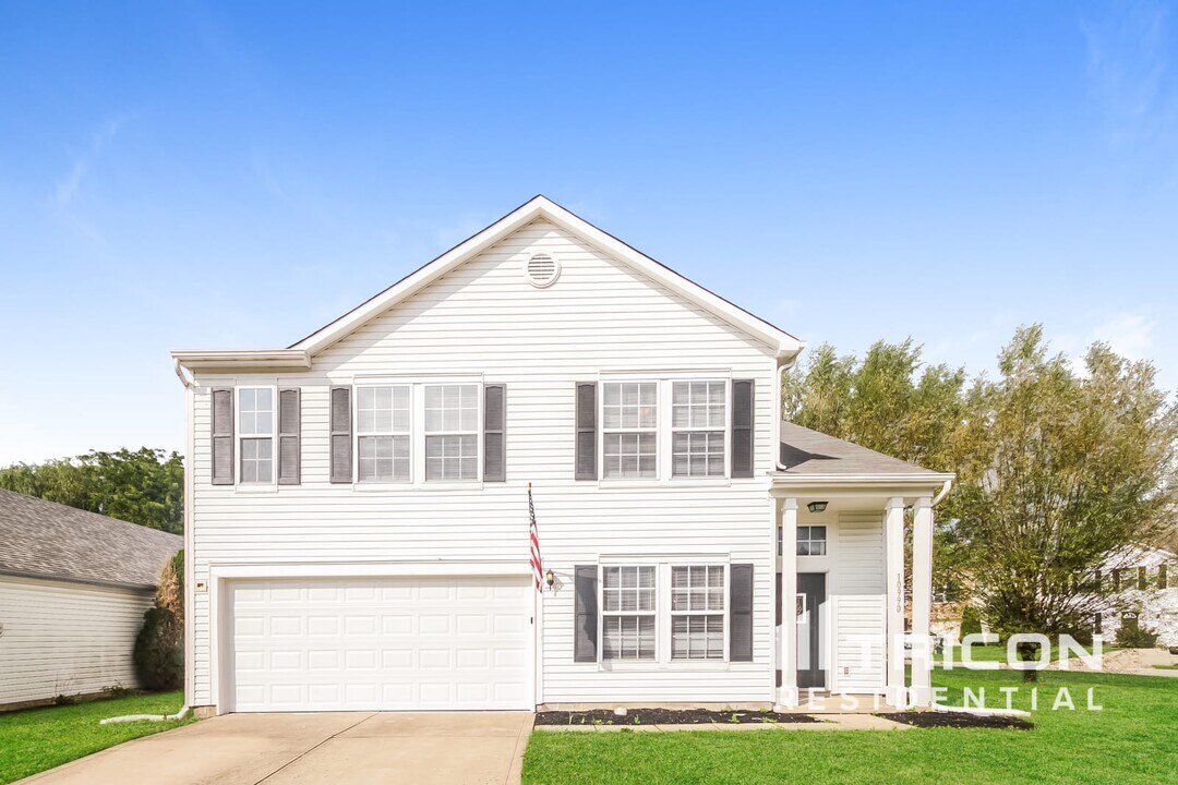10990 Clear Spring Dr in Camby, IN - Building Photo