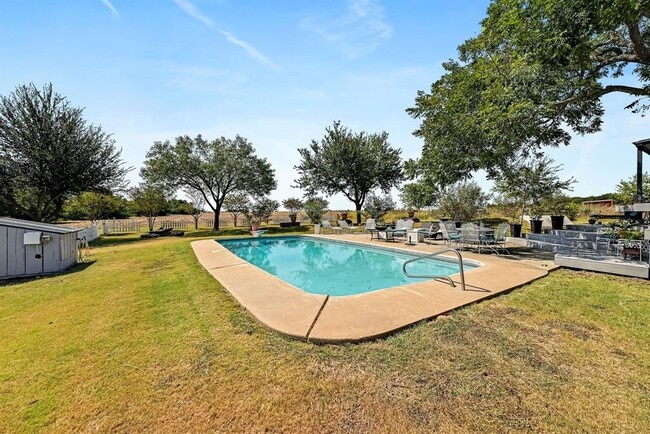600 Co Rd 412 in Taylor, TX - Building Photo - Building Photo
