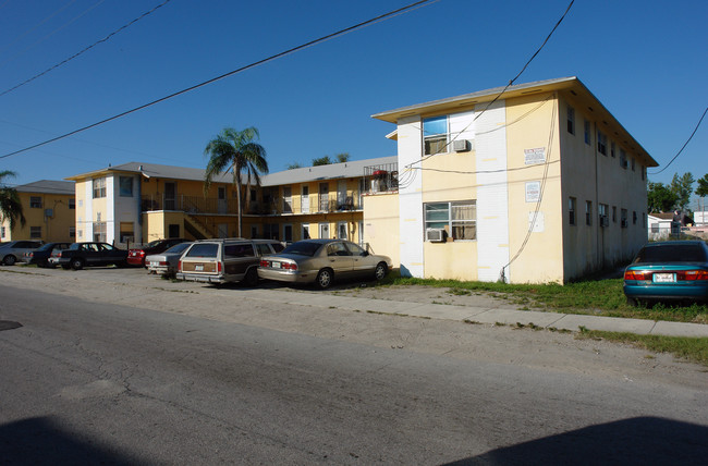 6480 NW 6 Ave in Miami, FL - Building Photo - Building Photo