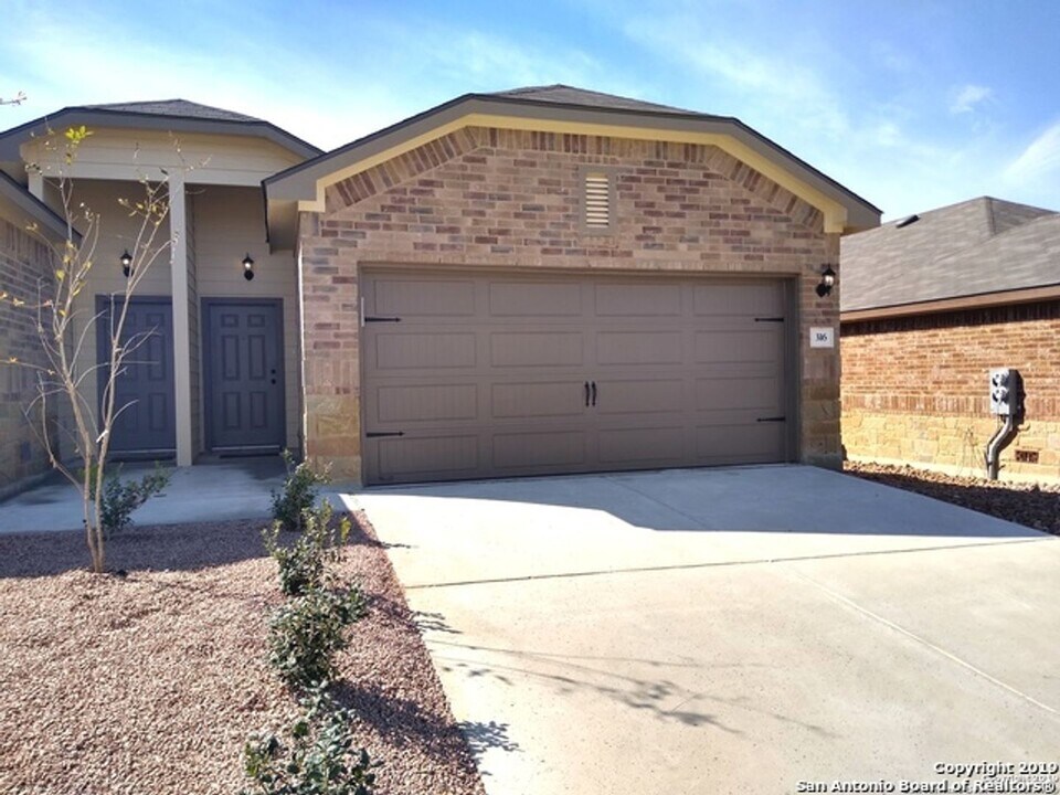 316 Emma Dr in New Braunfels, TX - Building Photo