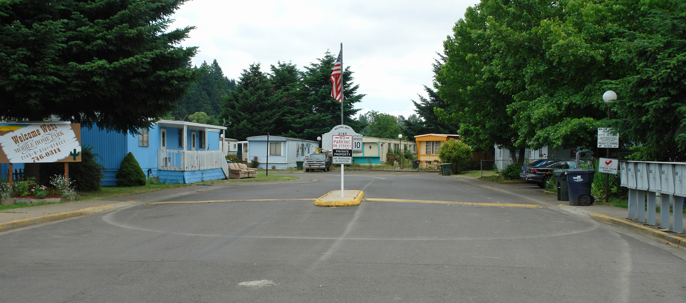 2145 N 31st St in Springfield, OR - Building Photo