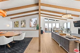 21625 Saddle Peak Rd in Topanga, CA - Building Photo - Building Photo