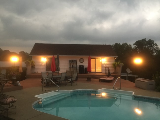 2722 Taylorsville Rd in Taylorsville, KY - Foto de edificio - Building Photo