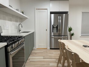 906 E Leslie Cir, Unit B in Austin, TX - Building Photo - Building Photo