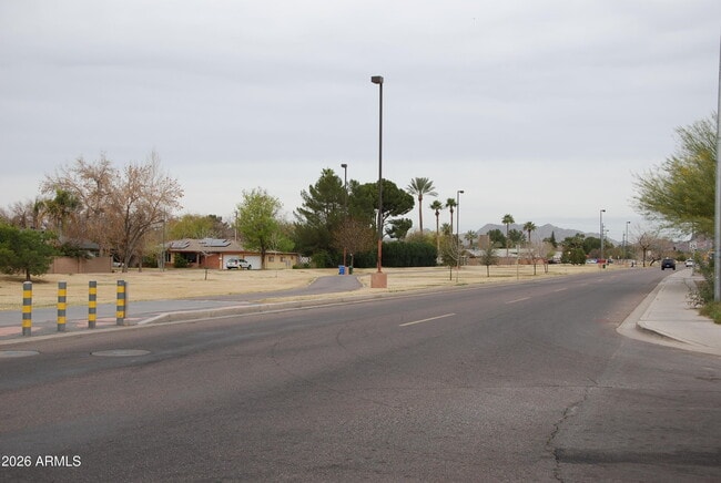 2611 N 48th St in Phoenix, AZ - Building Photo - Building Photo