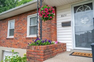 8651 Wicklow Ave in Cincinnati, OH - Building Photo - Building Photo