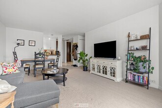 535 N Michigan Ave, Unit 3204 in Chicago, IL - Foto de edificio - Building Photo