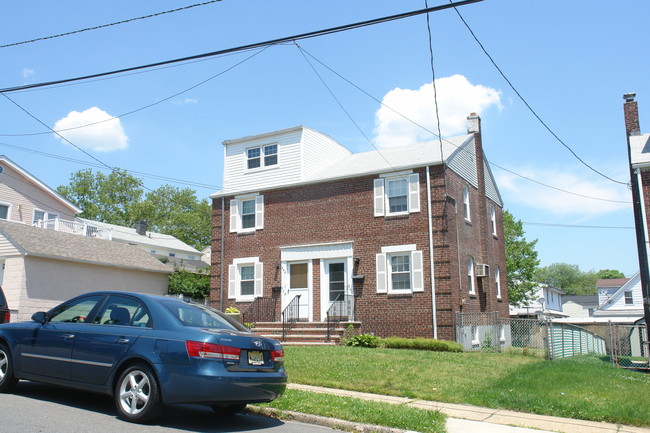 346-348 Meredith St in Perth Amboy, NJ - Foto de edificio - Building Photo