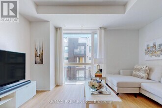 32 Fieldway Rd in Toronto, ON - Building Photo - Building Photo