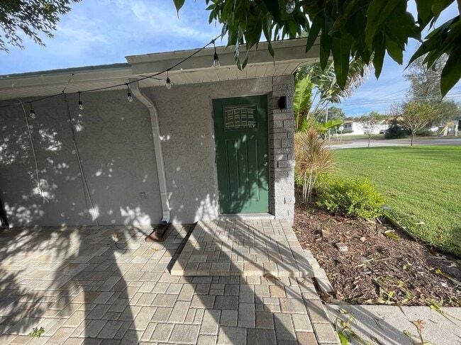 2300 29th St N in St. Petersburg, FL - Foto de edificio - Building Photo