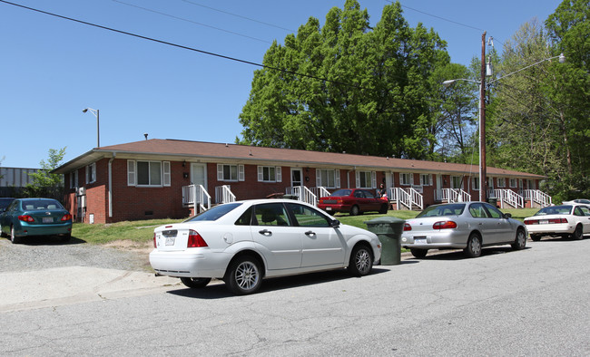 211 Marshall St in Greensboro, NC - Foto de edificio - Building Photo