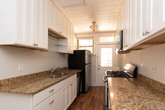 547.5 W Surf St in Chicago, IL - Building Photo - Building Photo