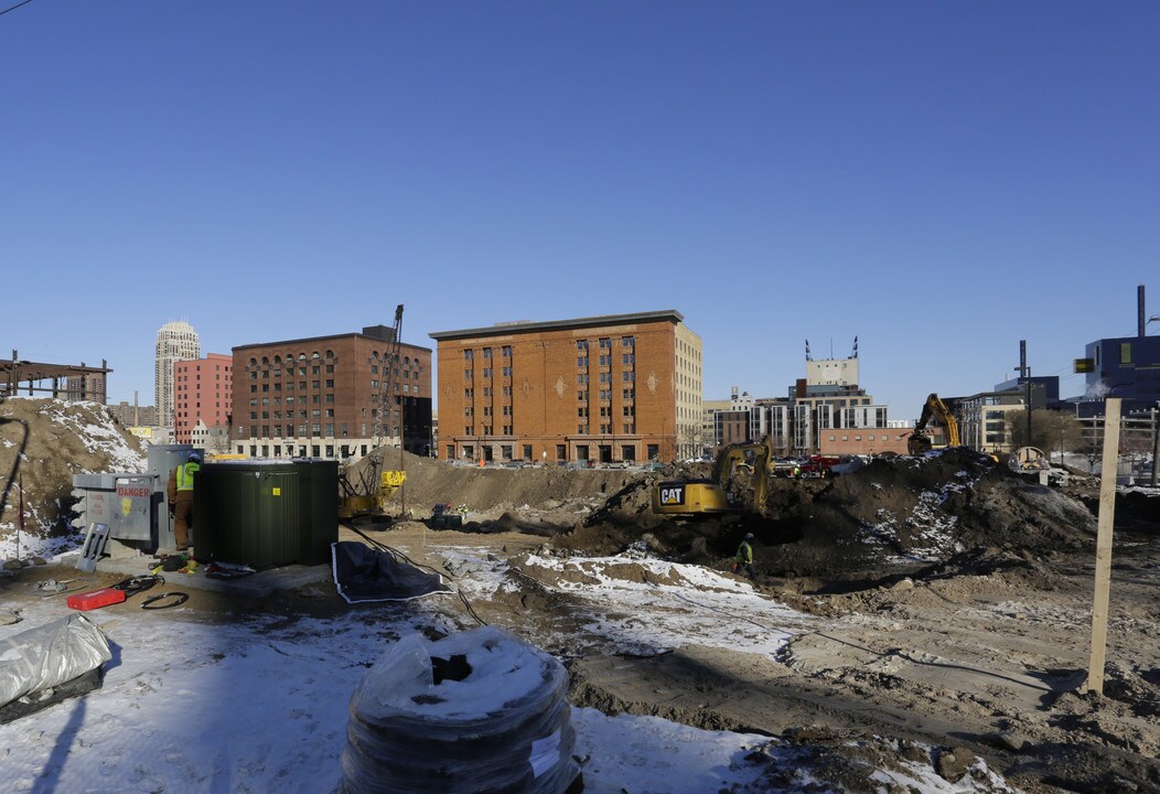 Downtown East in Minneapolis, MN - Foto de edificio