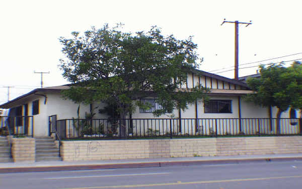 7731 Slater Ave in Huntington Beach, CA - Building Photo - Building Photo