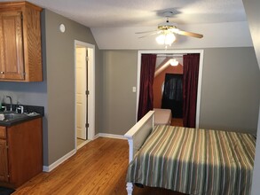 1929 Leander Dr, Unit Over office in West Columbia, SC - Foto de edificio - Building Photo