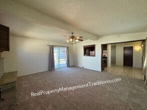 36820 98th St E in Littlerock, CA - Building Photo - Building Photo