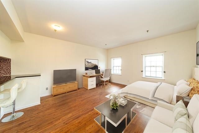227 Christopher Columbus Dr in Elizabeth, NJ - Building Photo - Building Photo