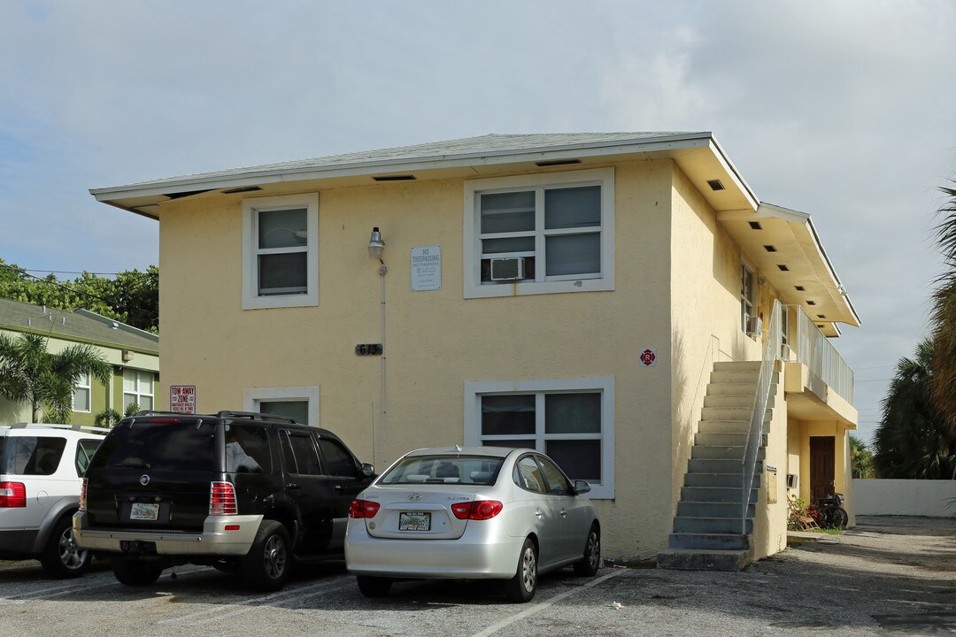 613 6th St in West Palm Beach, FL - Building Photo