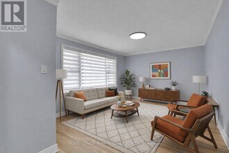 934 Smyth Rd in Ottawa, ON - Building Photo - Building Photo