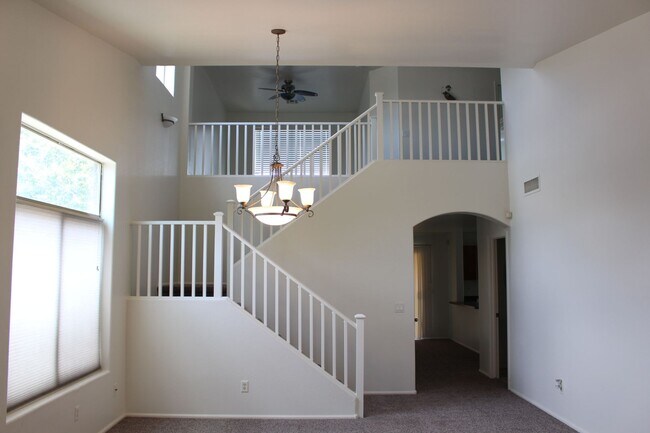 8420 S 50th Dr in Phoenix, AZ - Foto de edificio - Building Photo