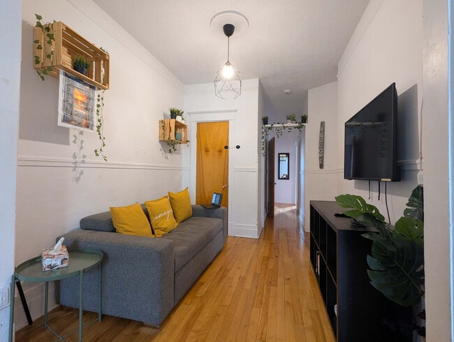 2390 Rue Frontenac
