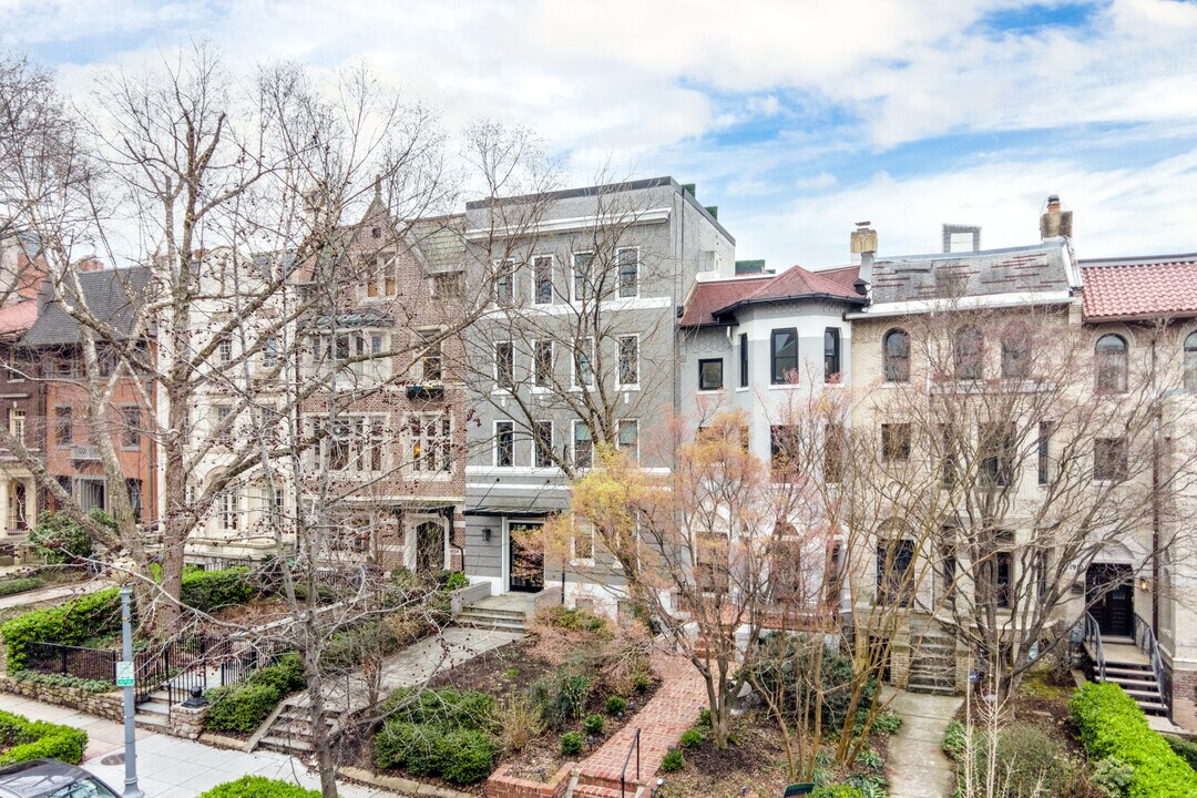 1900 Biltmore St NW in Washington, DC - Foto de edificio