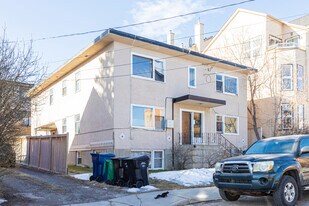 1511 21 Av SW in Calgary, AB - Building Photo