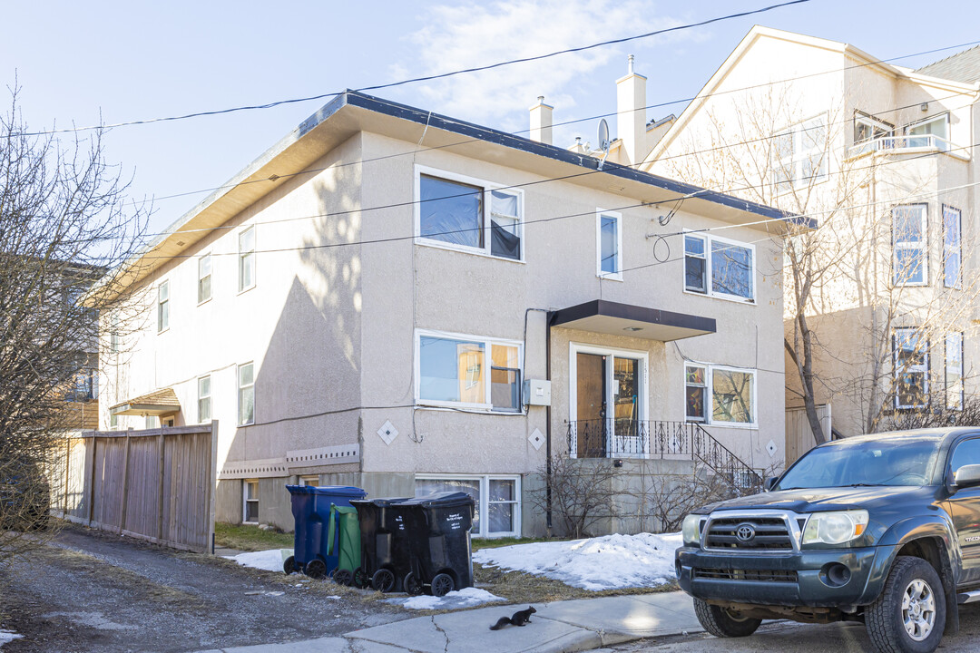 1511 21 Av SW in Calgary, AB - Building Photo