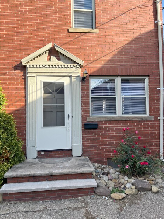 2110 Market Ave N in Canton, OH - Building Photo