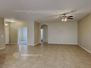 14210 W Hearn Rd in Surprise, AZ - Foto de edificio - Building Photo