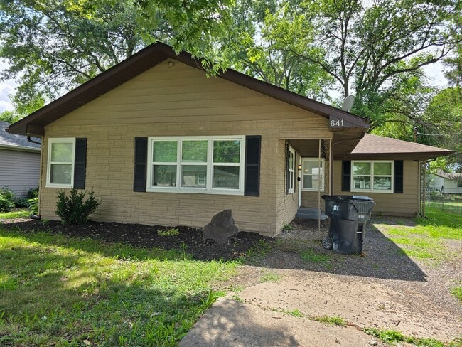 641 N 38th St in Belleville, IL - Building Photo - Building Photo