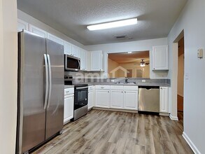 3943 Hunters Lake Cir E in Jacksonville, FL - Building Photo - Building Photo