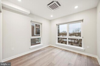 3449 Scotts Ln, Unit B210 in Philadelphia, PA - Building Photo - Building Photo