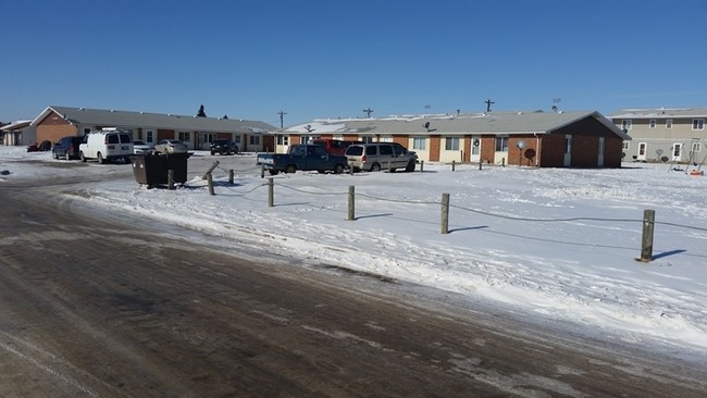 Highland Court Apartments in New Town, ND - Building Photo - Building Photo