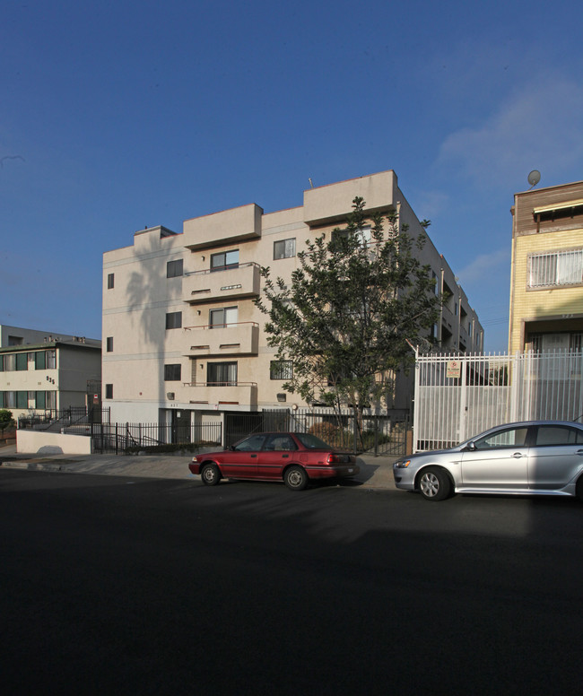 927 S Grand View St in Los Angeles, CA - Building Photo - Building Photo